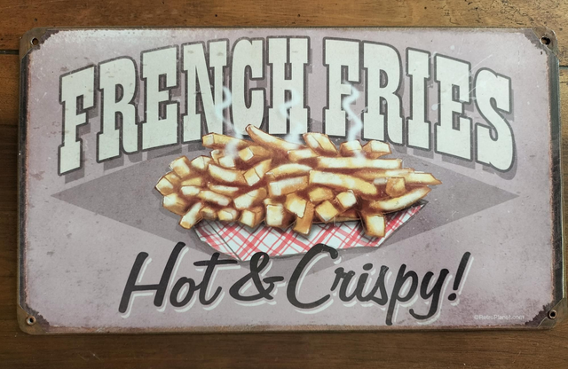Plaque métal Tôle épaisse / French fries/ aspect vintage / occasion T.B.E