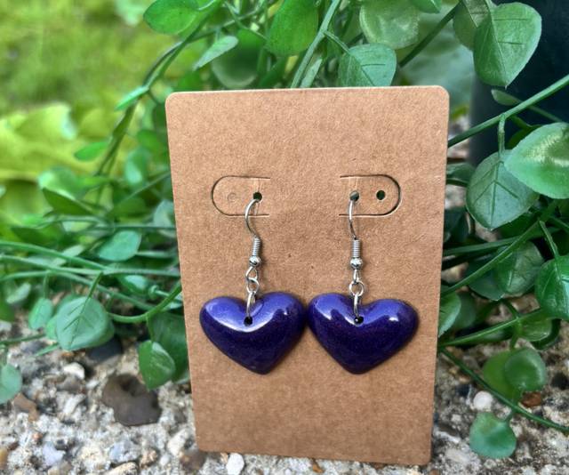 Boucles d’oreilles résine cœur violet et argenté 