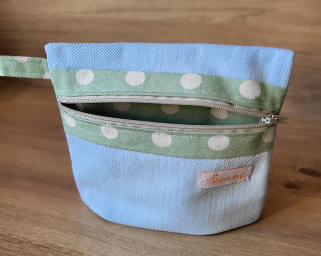 Pochette à soufflet pois fond vert tilleul 