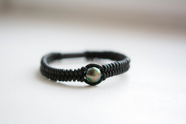 Bracelet cuir tressage serpent et perle de Tahiti