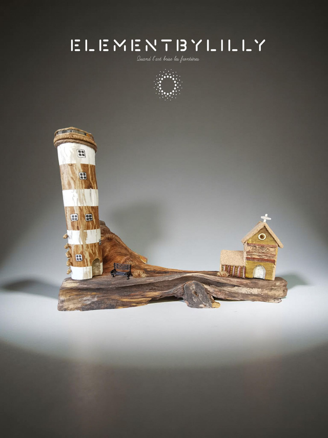 Phare côtier en bois flotté