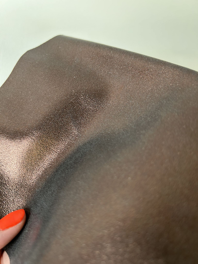 Chute de cuir marron holographique