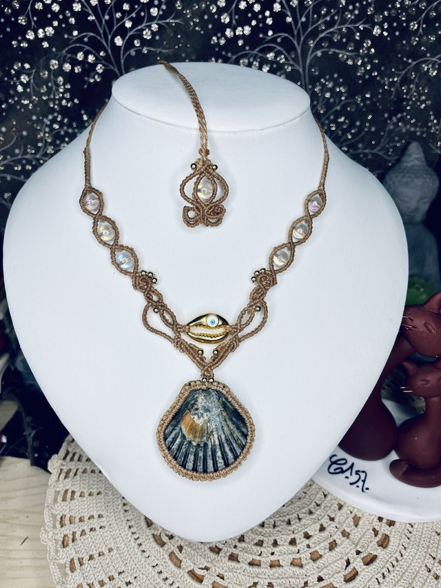 Collier coquillage et perles aqua aura.