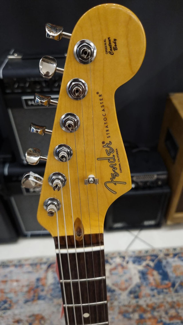 Fender American Professional Classic Stratocaster Limited edition Pearl White