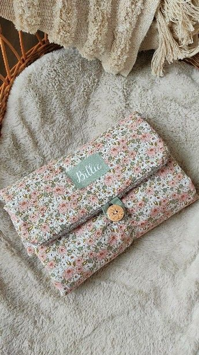 Tapis à langer nomade avec pochette à couches