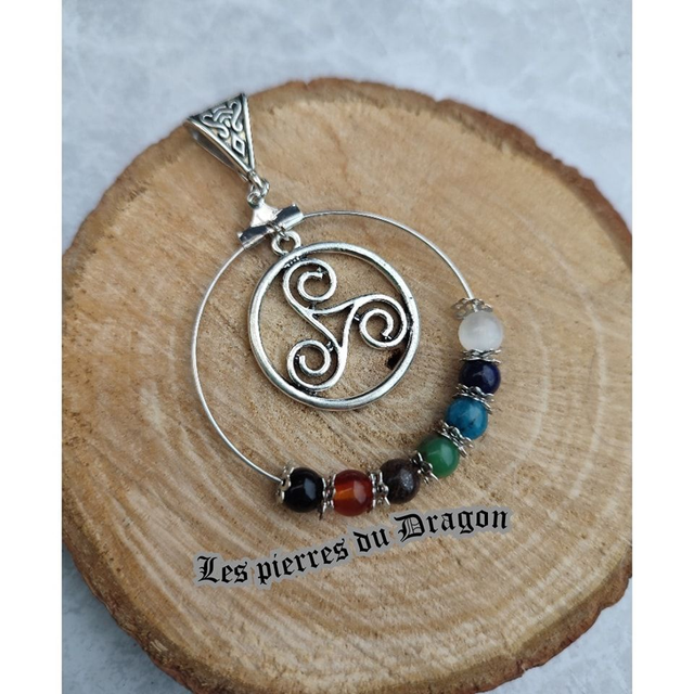 collier 7 chakras triskel