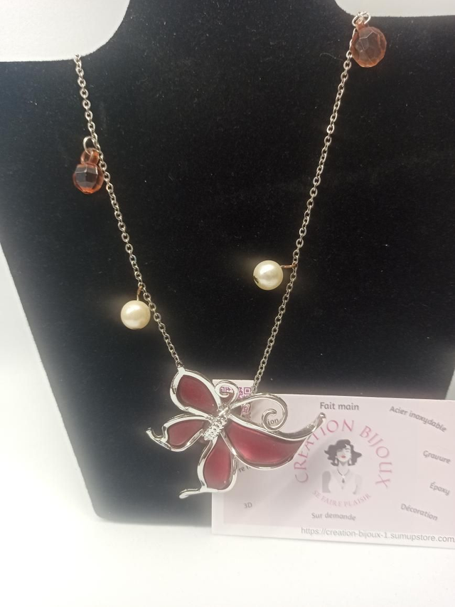 Collier papillon rouge