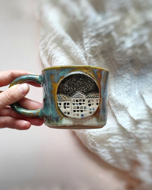 Kubek ceramiczny z kamieniczkami