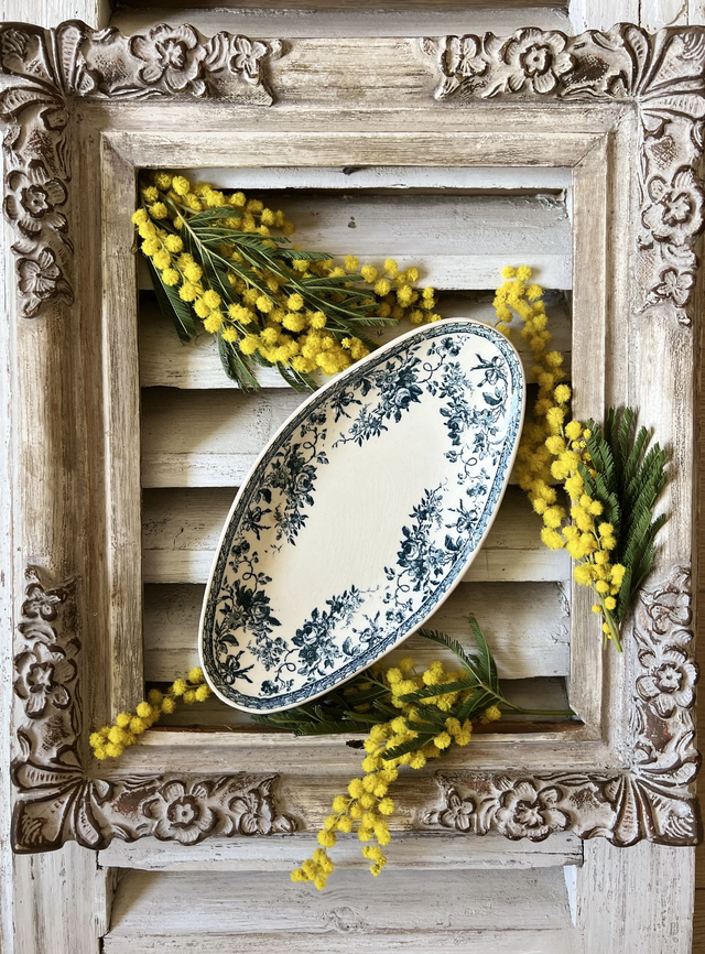 BOUQUETS DE ROSES - Ravier (ou petit plat) modèle Bouquets de Roses de la manufacture française de Gien - Terre de Fer