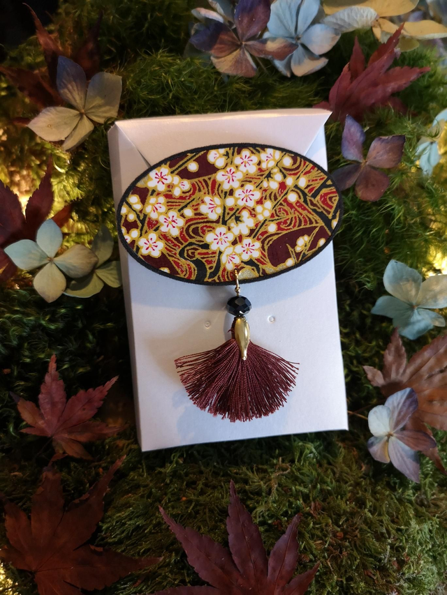 Broche - papier washi - fleurs de prunier - perle - pompon marron - La&amp;Titia 
