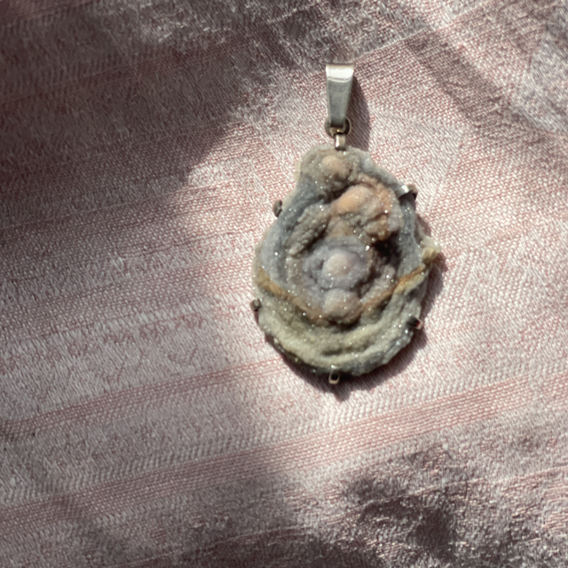 Chalcedon Rosette Anhänger Roh  Silber gefasst