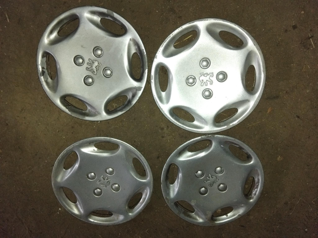 4 enjoliveurs Peugeot 13 pouces 