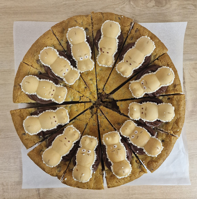 Kinder Bueno cookie pie (whole)