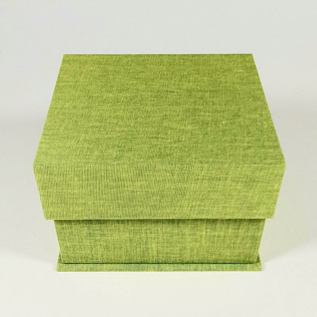 Boîte carrée à couvercle pliant / Square Flap Lid 