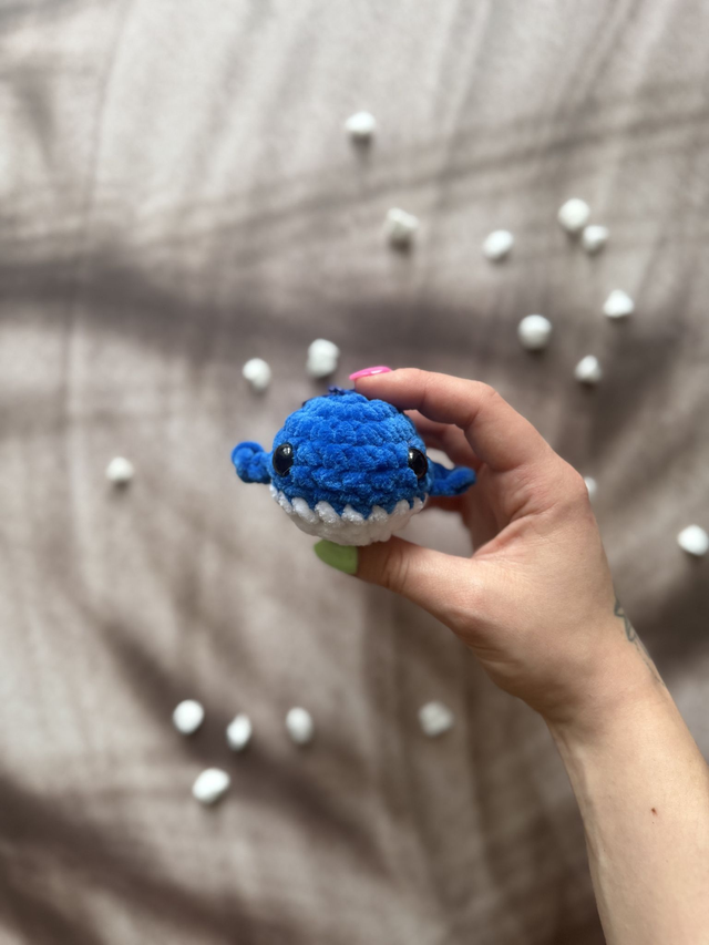 Porte-clés baleine bleu roi