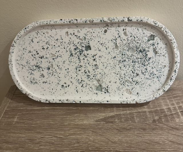BIG OVAL GREEN TRAY