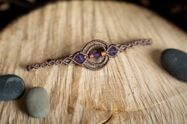 Bracelet en micro-macramé marron et perles Améthyste 