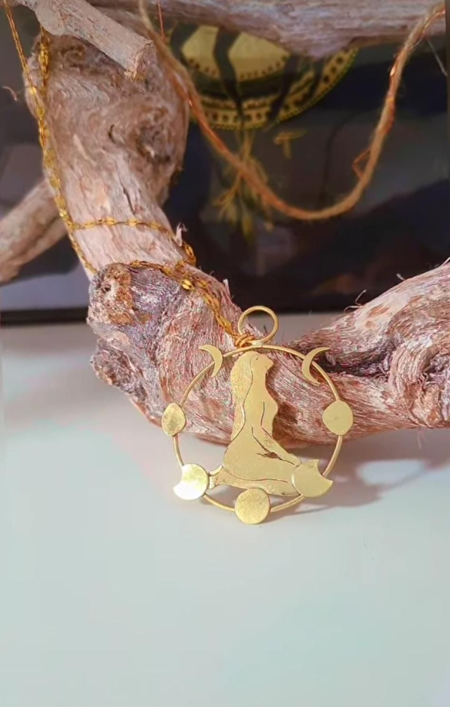 Fille de la Lune – Collier talisman