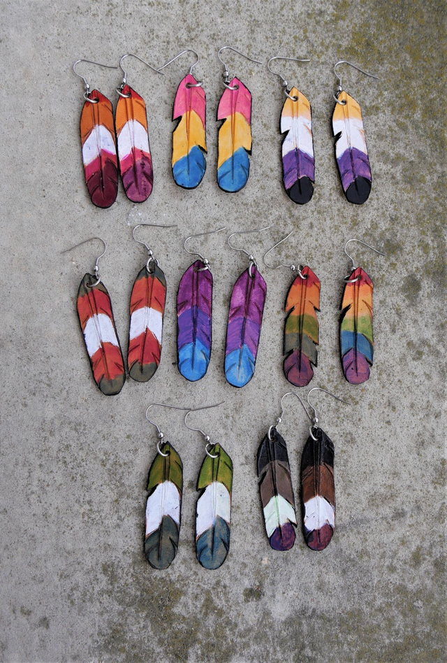 Boucles d'oreille en cuir Plumes LGBT+