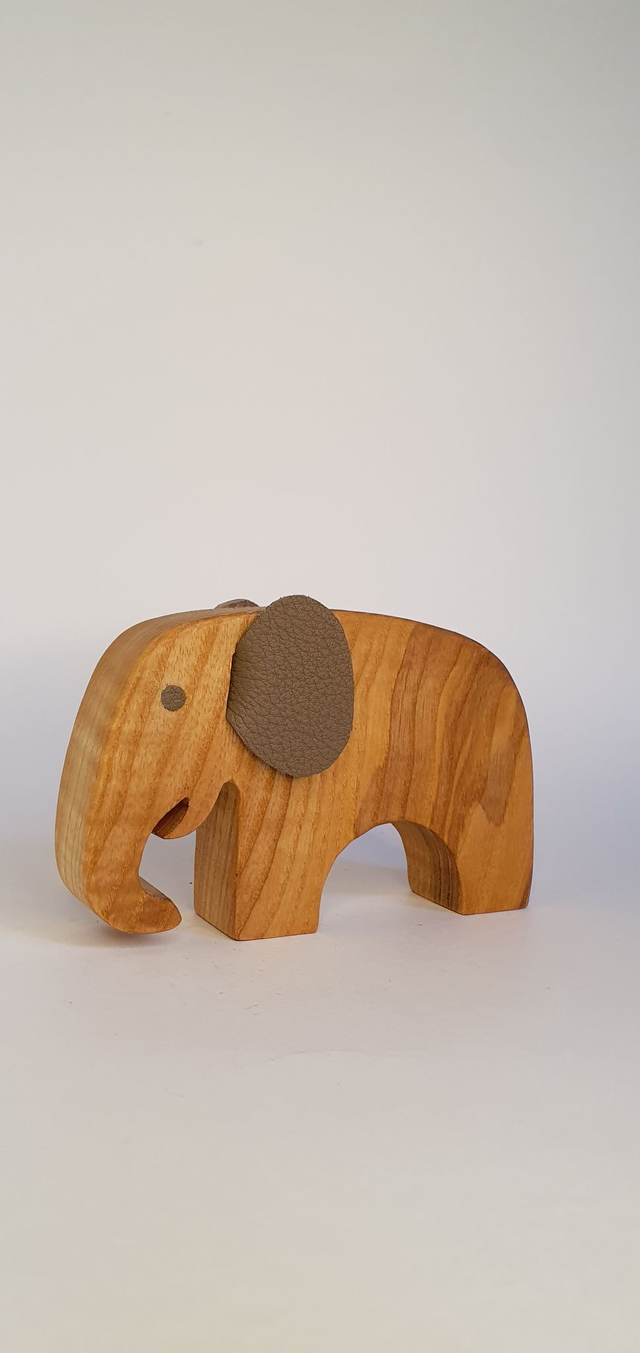 Eléphant décoratif &quot;grand&quot; en bois de frêne et cuir taupe