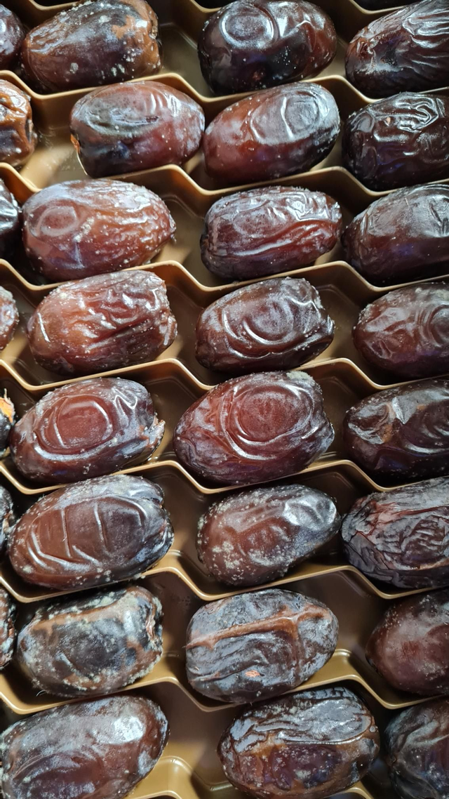 Dattes De Medjoul  (Prix au 100gr)  