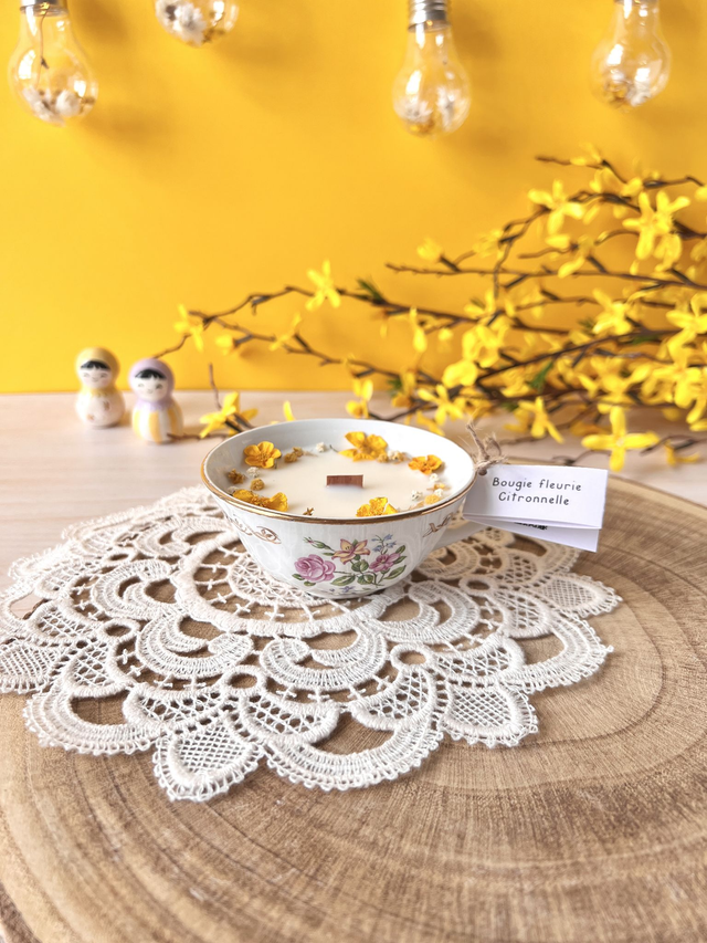 🌼 Bougie Citronnelle - tasse à thé "bouquet et frise dorée"