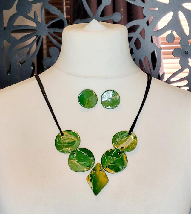 Polymer clay necklace and stud earrings set (marble green)
