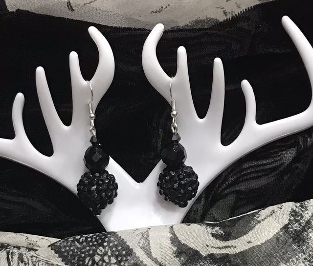 Black Dangling Earrings-BLKD14