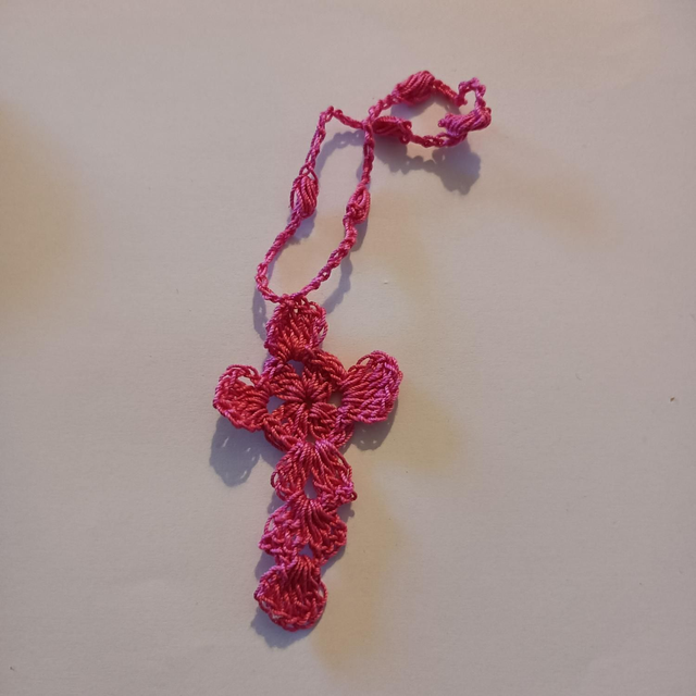 Chapelet fait au crochet rose fushia 