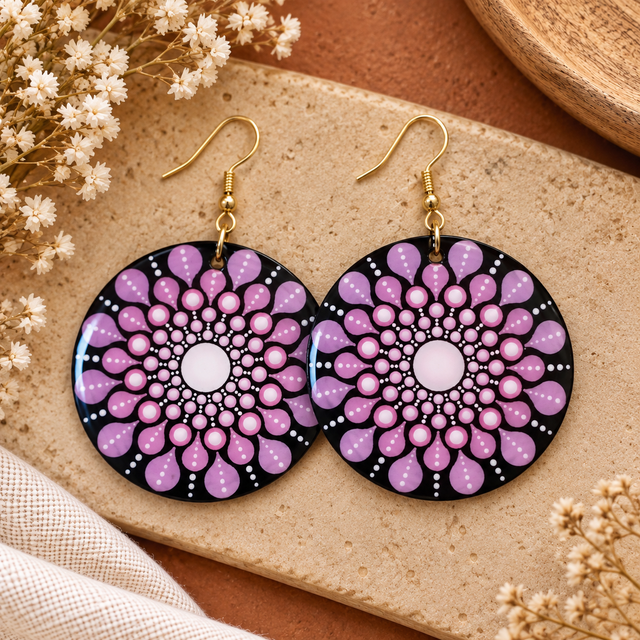 Boucles d’oreilles en bois rose et mauve – Pointillisme peint à la main – 5 cm