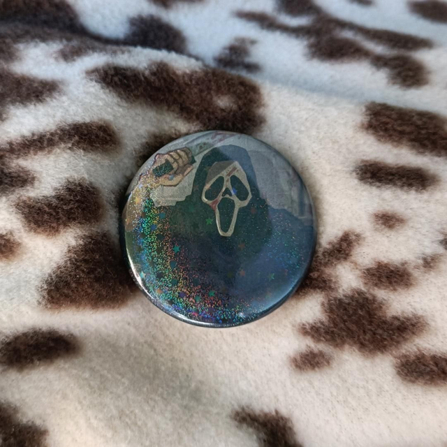 knife caller - pin badge