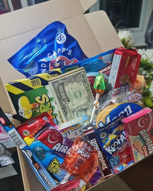 SMALL AMERICAN MYSTERY BOX