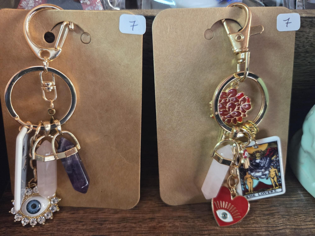 Llaveros con piedra y carta tarot
