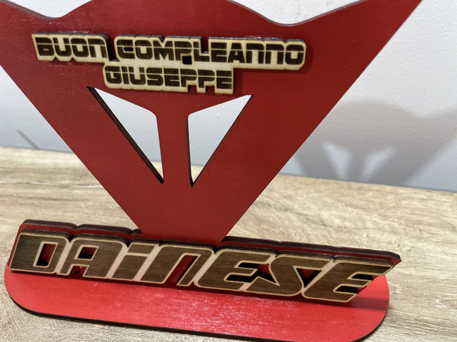 Targhetta Dainese in legno