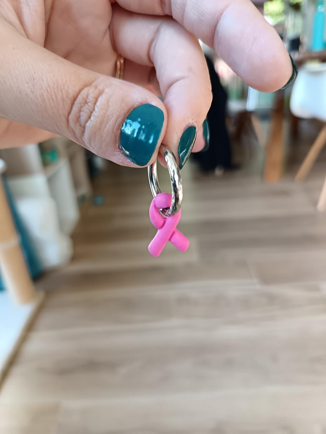 Rubans roses à mettre sur des créoles 