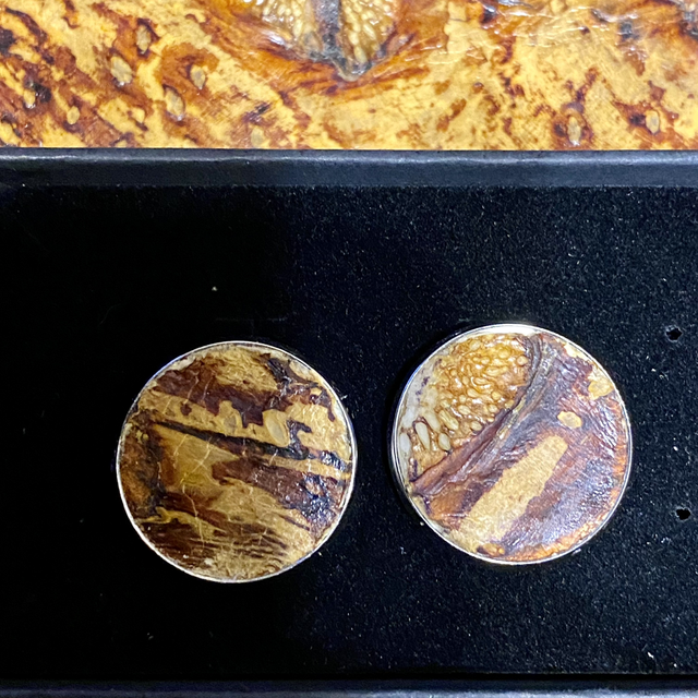 Bouton de manchette, cuir d’esturgeon