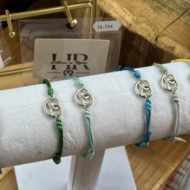 Bracelet bretzel argenté - divers coloris 