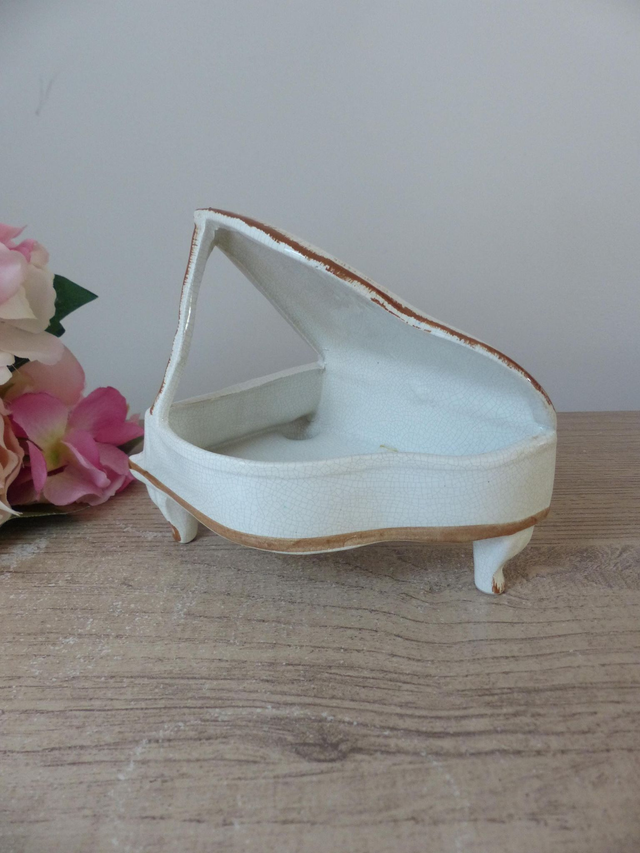 Piano en Céramique – Vide-Poche ou Boîte à Bijoux – Motifs Floraux Peints à la Main – Bassano Italie –Décoration Élégante et Artisanale