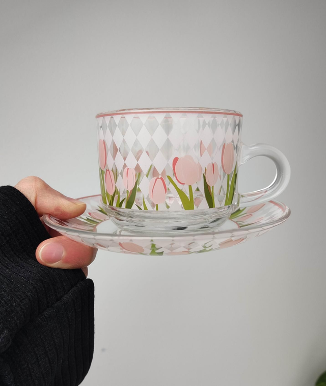 Tasse à café et soucoupe en verre style vintage tulipes roses