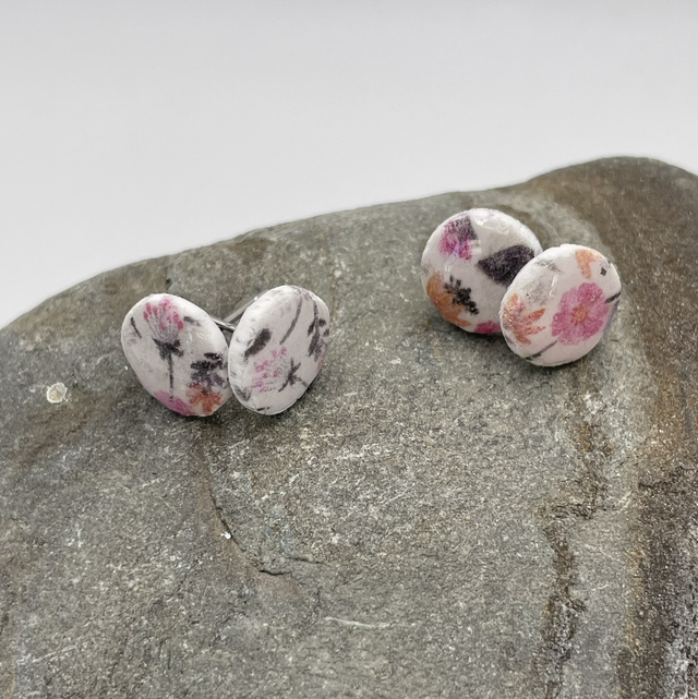 Vintage floral pink &amp; white studs