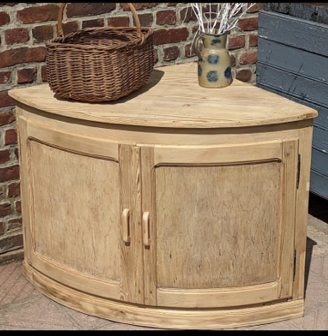 Meuble d’angle en bois