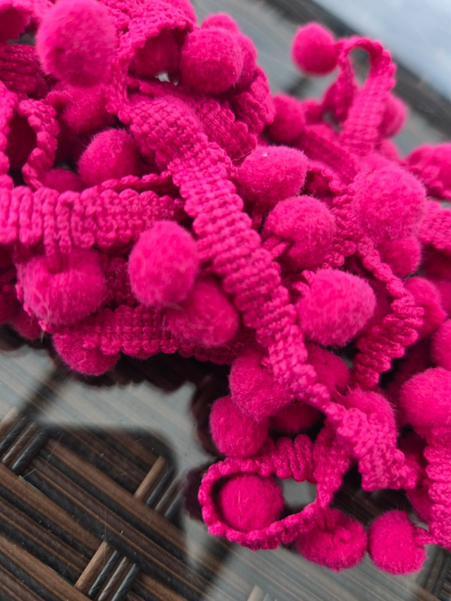 Galon pompon fushia 215 cm