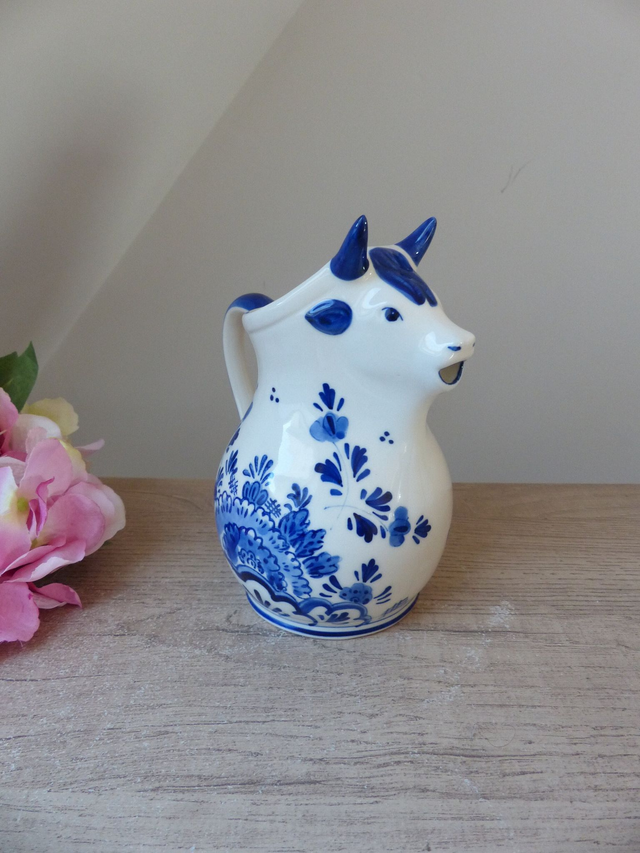 Pichet à Lait en Forme de Vache Bleu de Delft – Céramique Peinte Main – Artisanat Hollandais Vintage – Décoration Cuisine Maisone Campagne