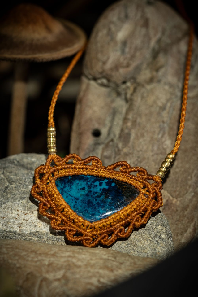 Atlantide - Collier avec Shattuckite exceptionnelle - fil caramel