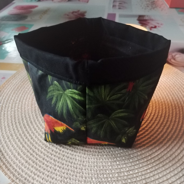Panière Tissu Noir avec Perroquets