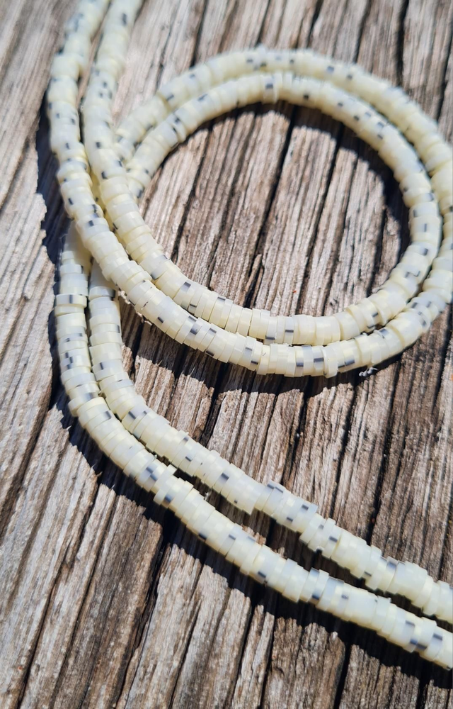 Perles heishi en perles polymère (Fimo) 4mm blanc/gris bariolé