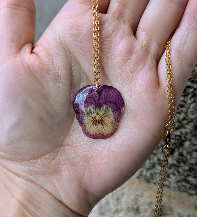 Colgante de flor de pensamiento