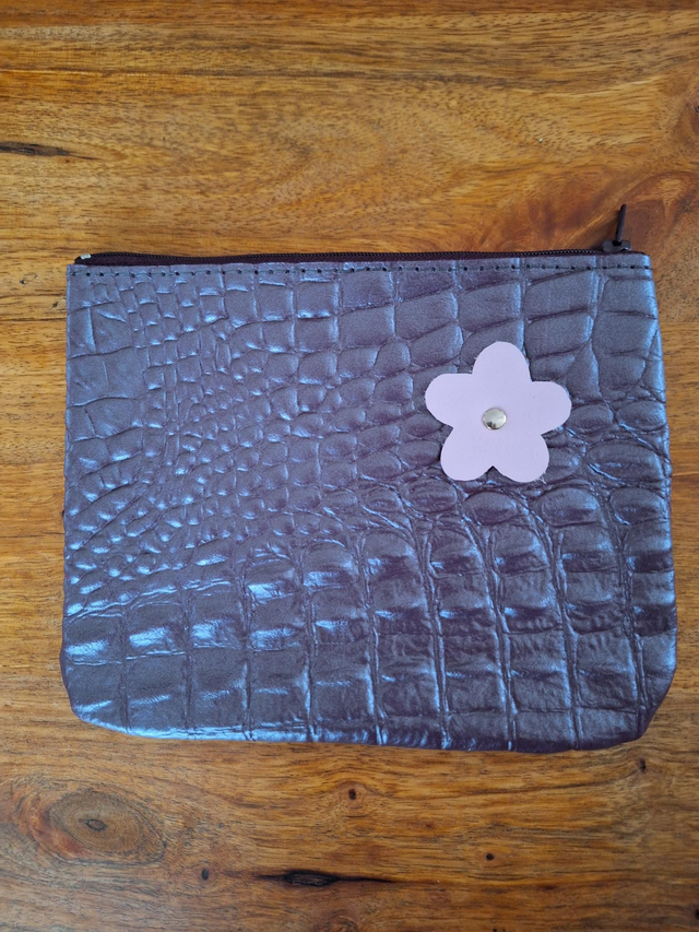 Trousse violette fleur