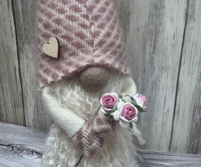 Dusky pink Lambswool Rose Bronte Gnome 