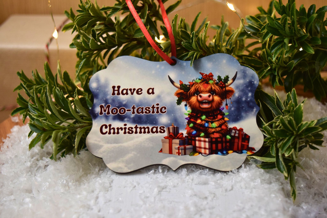 Highland Cow Christmas Pendant Decoration – Woodland Scene with Lights 